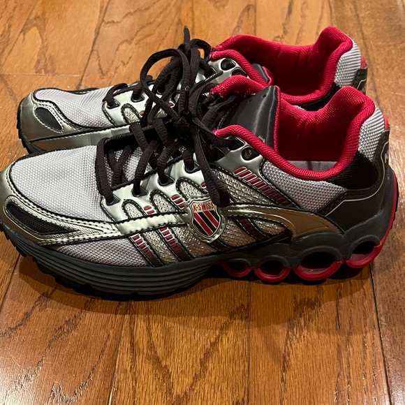 Like new K Swiss sneakers. Size 8.5 PINK & GRAY - Picture 4 of 8